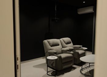 شقة بصالة وسينما دخول ذاتي 