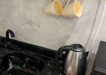 استديو بسرير ماستر وجلسة جانبية