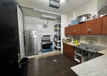 استراحة بمسطح اخضر ومجالس