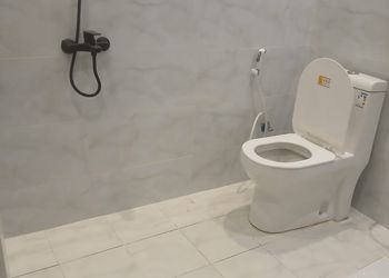 شاليه بجلسة خارجية وألعاب مائية 