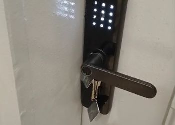 استديو باثاث مريح وبسيط 