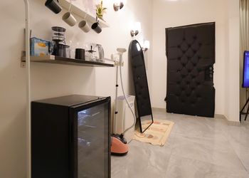 استديو بأثاث مريح وبسيط 