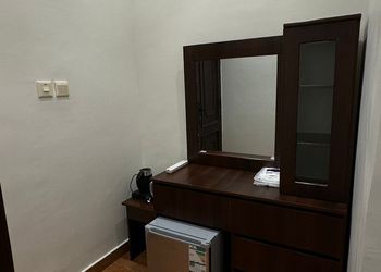 استديو بأثاث مريح وبسيط