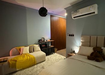 استديو بسرير ماستر وأثاث مريح 
