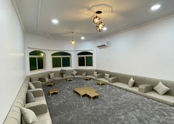 شاليه بمسبح وجلسات خارجية ومجالس