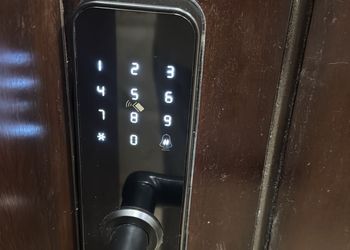 شقة بغرفتين نوم وصالة 