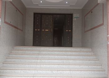 شقة بغرفتين نوم وصالة 