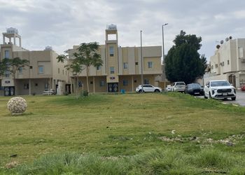 استديو بأثاث مريح وبسيط 