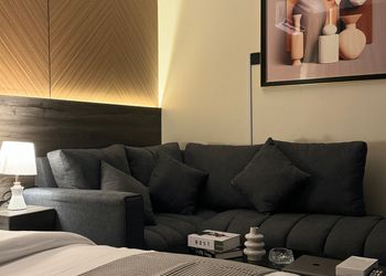 استديو بسرير ماستر وجلسة مريحة 