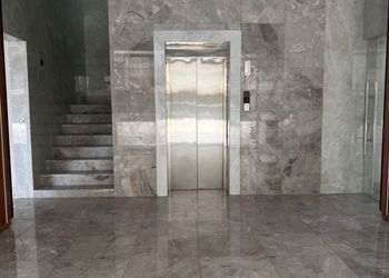 شقة بصالة أنيقة وتصميم مودرن 