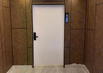استديو بسرير ماستر وجلسة جانبية 
