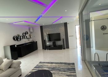 شاليه بتصميم انيق و هادئ