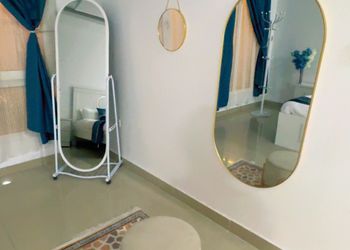 شاليه بألعاب أطفال ومسبح