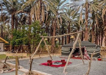 كوخ بمرافق خارجية مشتركة 