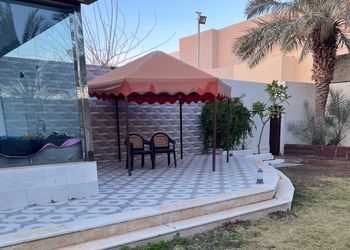 استراحة بمجالس واسعة وجلسة خارجية
