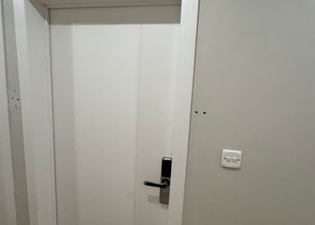 استديو بسرير ماستر وجلسة جانبية 