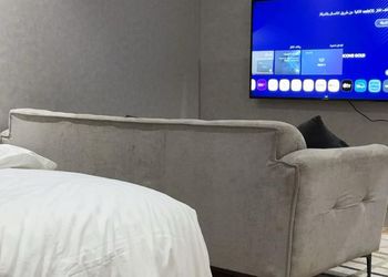 استديو بسرير ماستر وأثاث مريح 