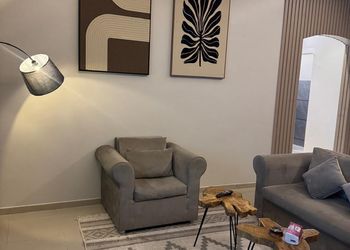 شقة بصالة انيقة وغرفتين نوم
