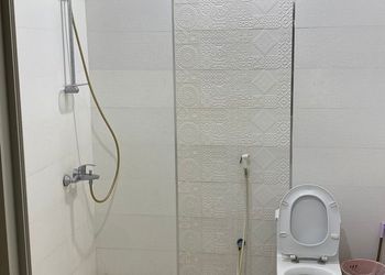 استراحة بمسطح اخضر وجلسه خارجيه
