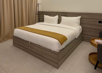 استديو بأثاث مريح وبسيط 