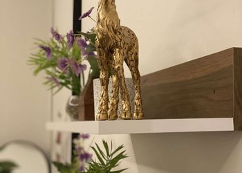 استديو بأثاث مريح وبسيط 