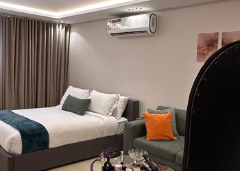 استديو بسرير ماستر وجلسة جانبية 