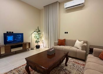 شقة فاخرة بصالة وغرفة نوم