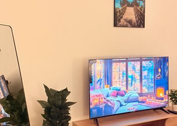 استديو بأثاث مريح وبسيط 