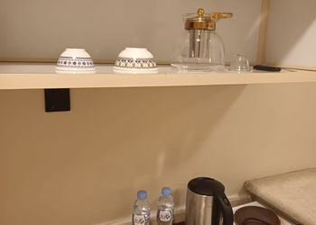 شقة بغرفة معيشة وغرفة نوم 