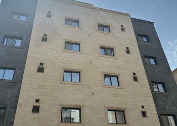 شقة بغرفة جلوس وغرفة نوم