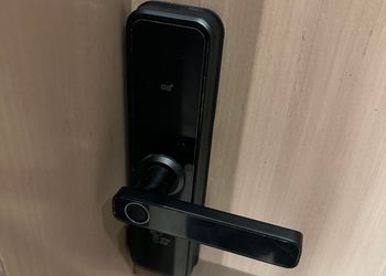 استديو بأثاث مريح وبسيط 