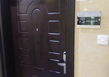 شقة بثلاث غرف نوم وصالة