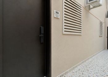 استديو بسرير ماستر وجلسة جانبية