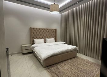 استديو هادئ بسرير ماستر