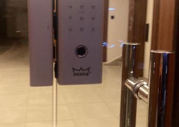 استديو بسرير ماستر وجلسة جانبية