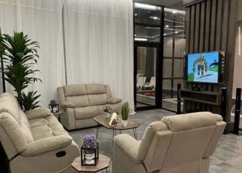 شاليه بمسبح داخلي وألعاب مائيه 