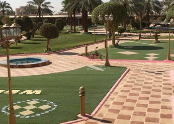 مسطح اخضر بجلسات خارجية 
