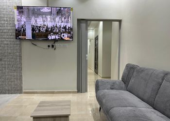 شقة بغرفة معيشة وغرفتين نوم 