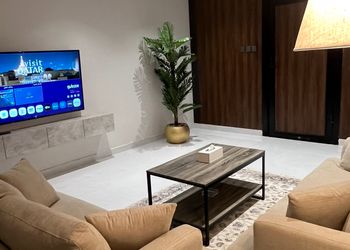 شقة من ثلاث غرف نوم أنيقة ومريحة