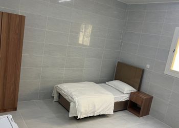 استديو بسريرين مفردة و أثاث مريح