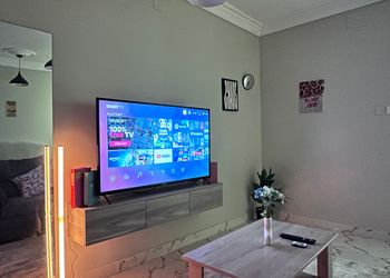 استديو بسرير ماستر وأثاث مريح 