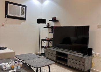 شقة بغرفة معيشة وغرفة نوم 