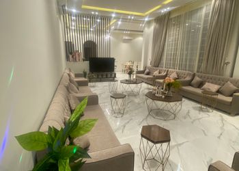 شاليه بمسطح اخضر ومسبح