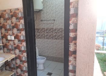 شاليه بملحق خارجي وجلسة خارجية 