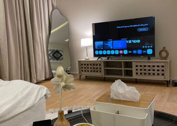 استديو باثاث مريح وبسيط