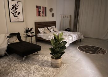 استديو بتصميم مميز وببلكونه 