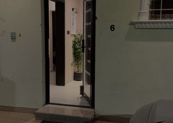 شقة بغرفة معيشة وغرفة نوم 