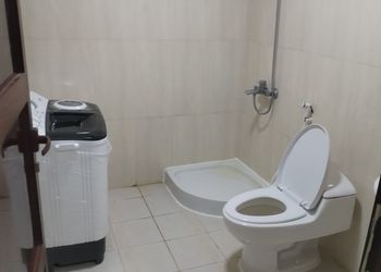 شقة بغرفة معيشة وغرفة نوم 