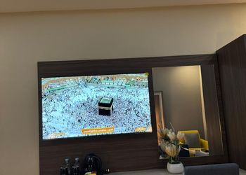 استديو بأثاث مريح وبسيط 
