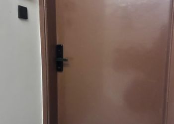شقة بصالة أنيقة ودخول ذاتي